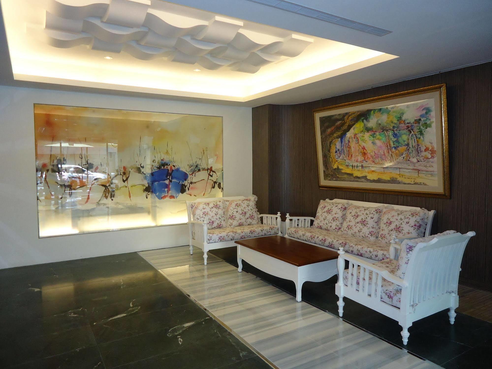 Roaders Hotel Dongda Hualien Buitenkant foto