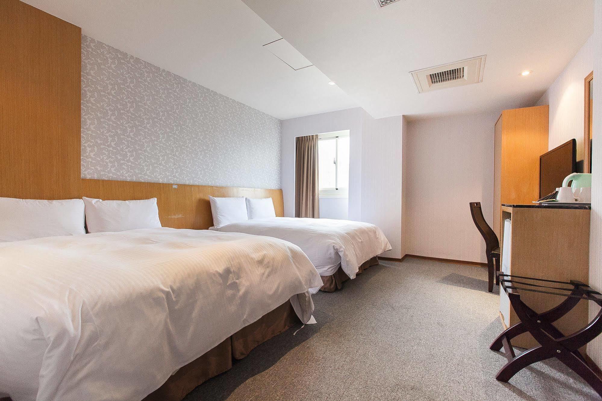Roaders Hotel Dongda Hualien Buitenkant foto